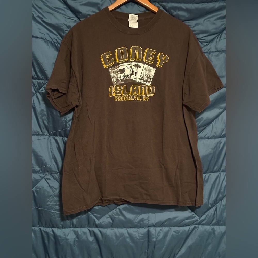 Gildan Coney Island Graphic T-Shirt - Brown